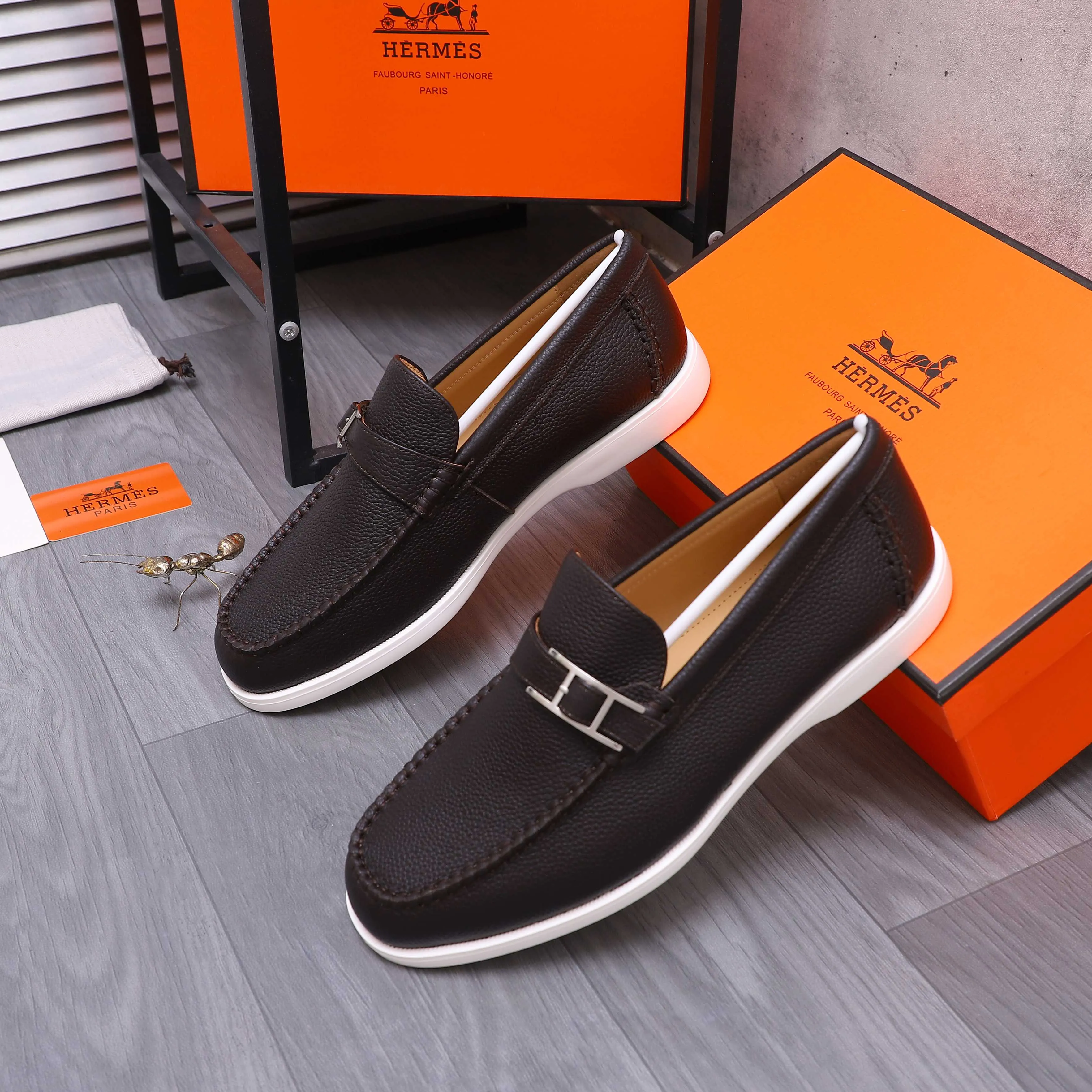 Men's shoes 💰p560 Product trademark: HERMES "Hermes" casual slip-on men's shoes. Regular size: 38-46 (45.46 is custom-made and non-returnable) Product materials: Selected pebbled cowhide upper, cowhide lining, original foam rubber ultra-light sole